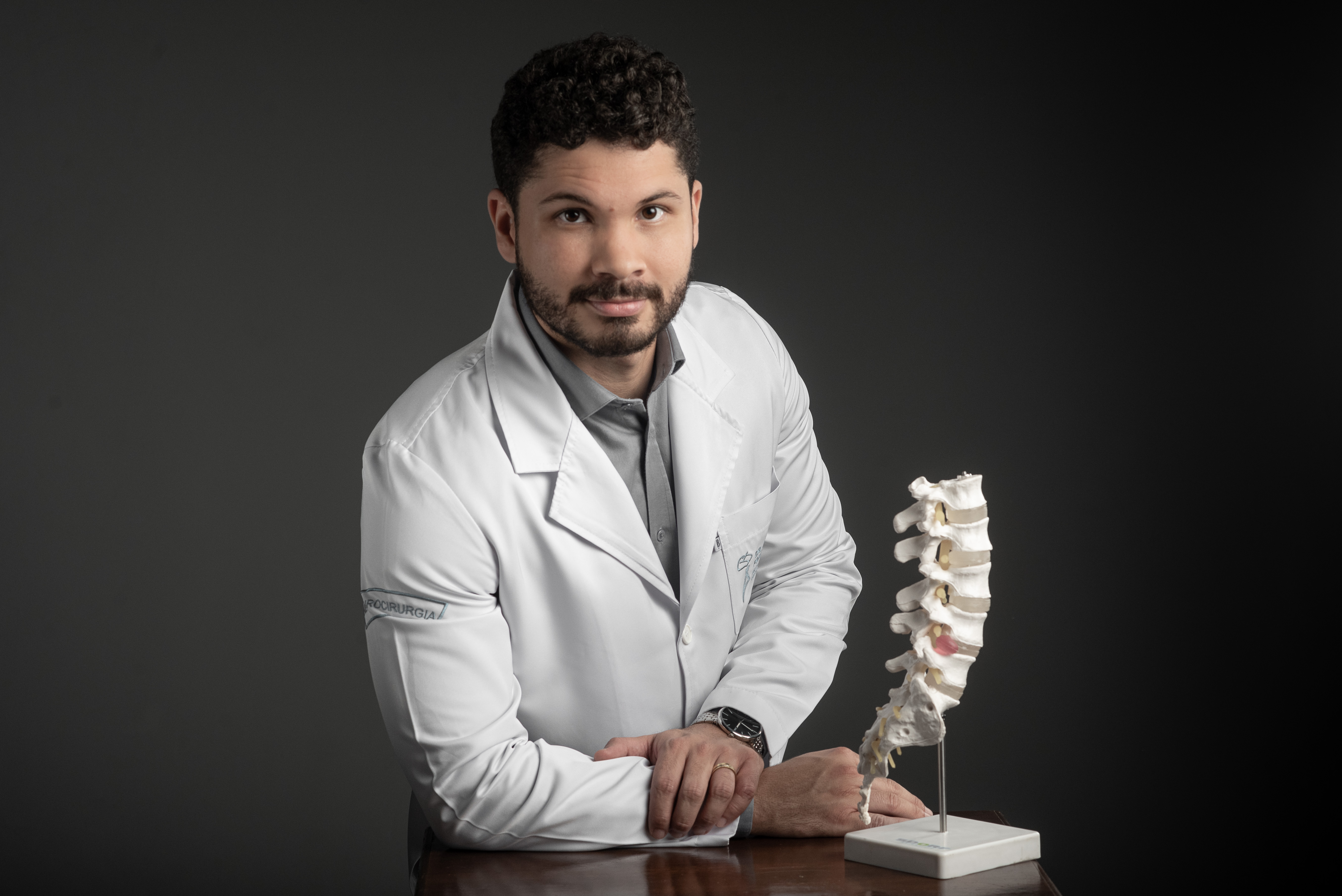 Idosos e Cirurgia de Coluna: É Seguro? Descubra com Dr. Antônio Prates !