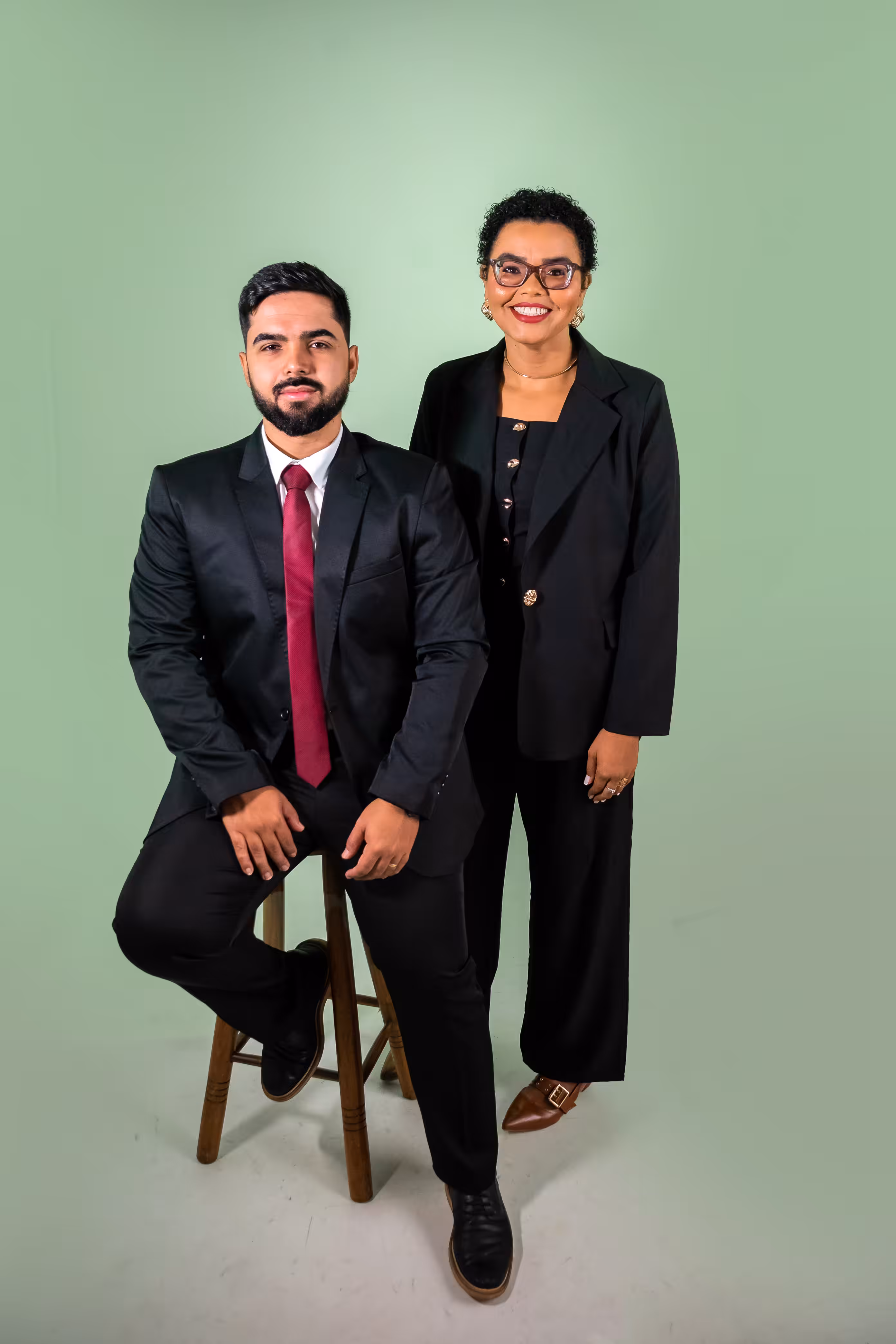 Dra. Sybelle Gomes e Dr. Diego Simão no escritório Gomes e Simão Advogados