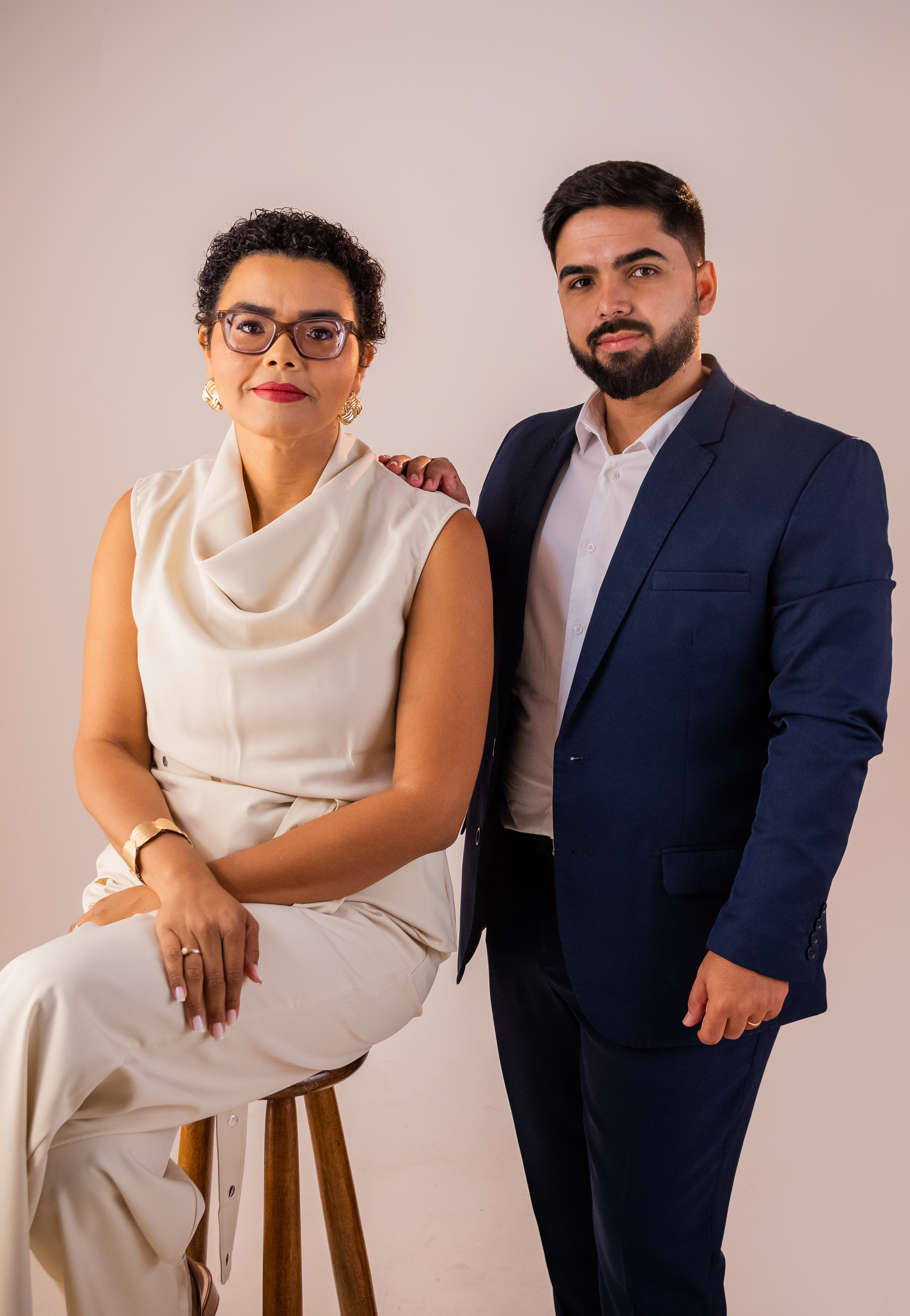 Advogados Sybelle Gomes e Diego Simão atendendo Jequitaí MG